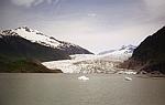 [Glacier with its Moraine Lake
]