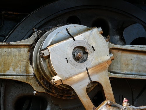 [Union Pacific 4014 Locomotive Driving Gear (note the grease, this is a WORKING locomotive, not a museum piece)]