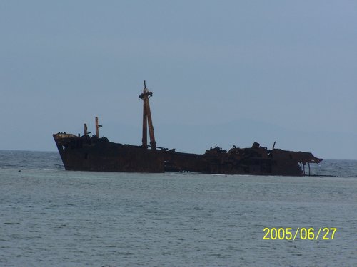 Shipwreck on the Famous Reef